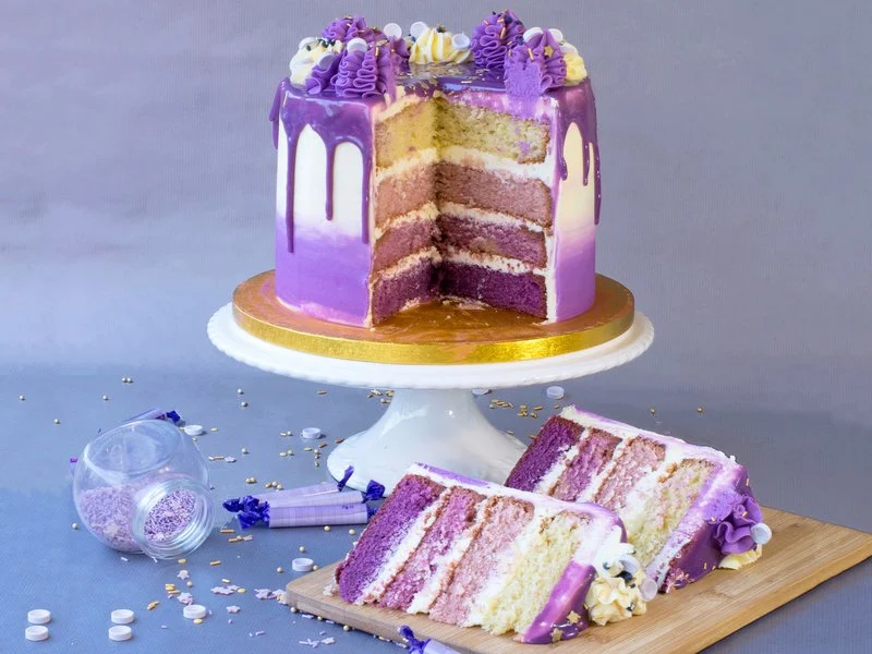 Este libro de cocina inspirado en Prince tiene pasteles ombré de ‘Purple Rain’