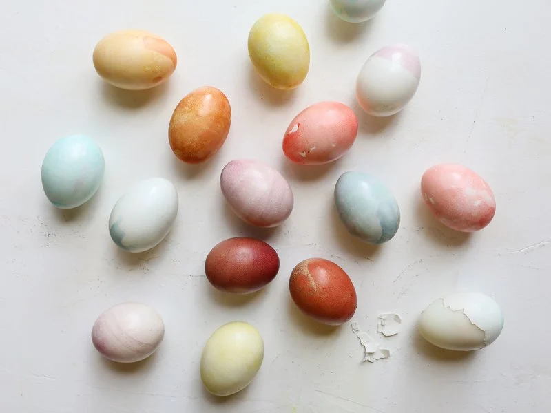 Cómo teñir huevos de Pascua con ingredientes que ya tienes en tu cocina