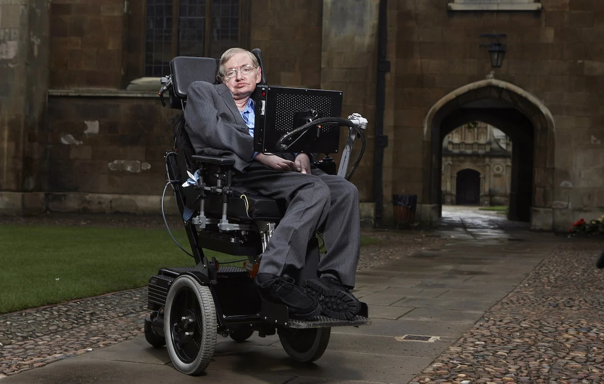 Familia de Stephen Hawking invitó a cenar a 50 personas sin hogar