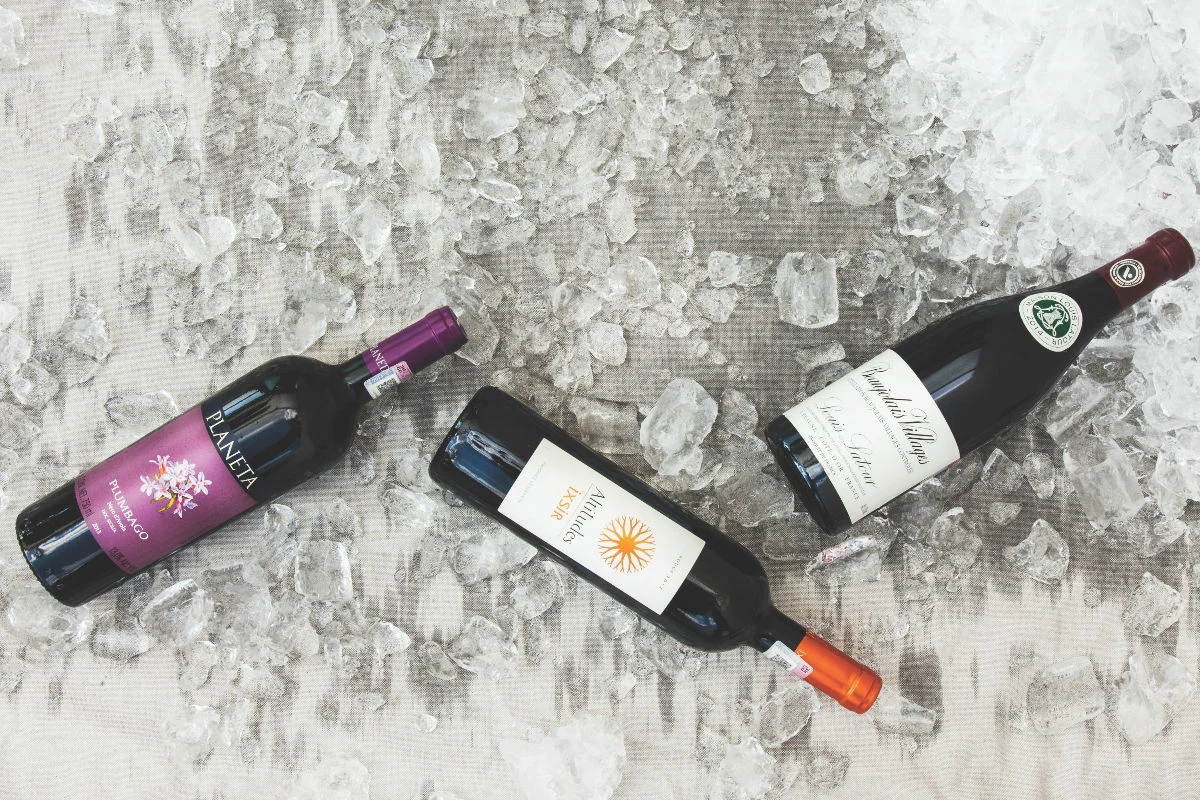 Las reglas para enfriar vino tinto