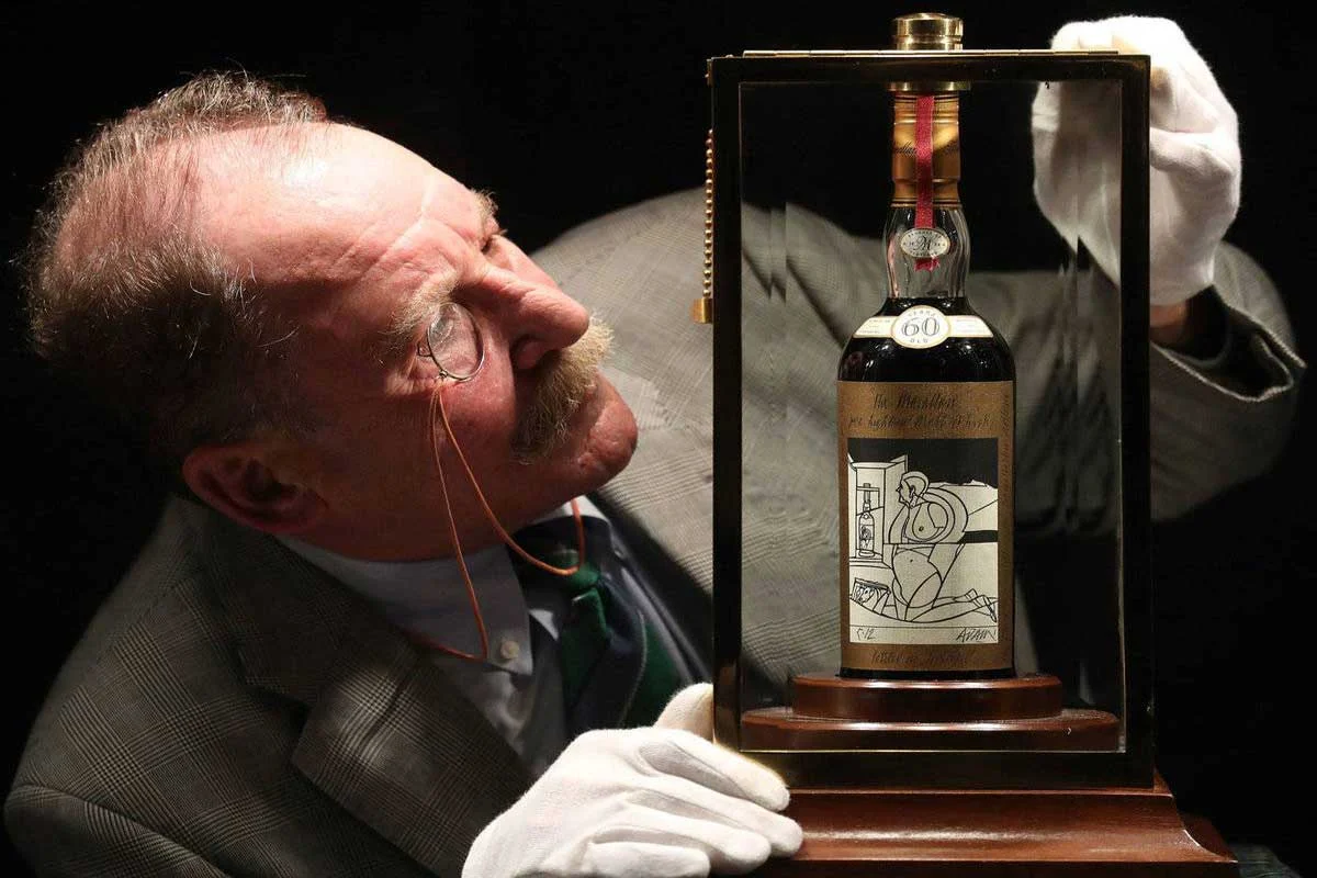 La botella que rompió el récord como la más cara: Whisky Macallan 1926