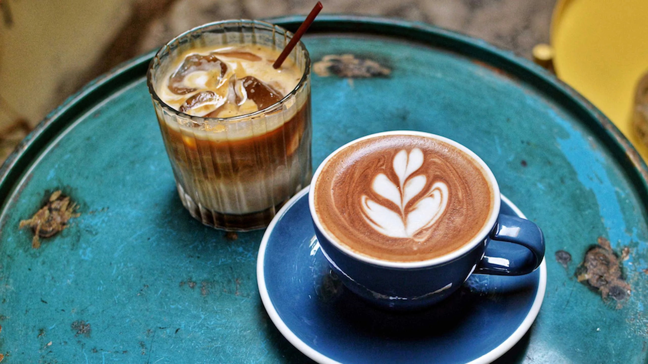 El café caliente podría ser más saludable que el cold brew