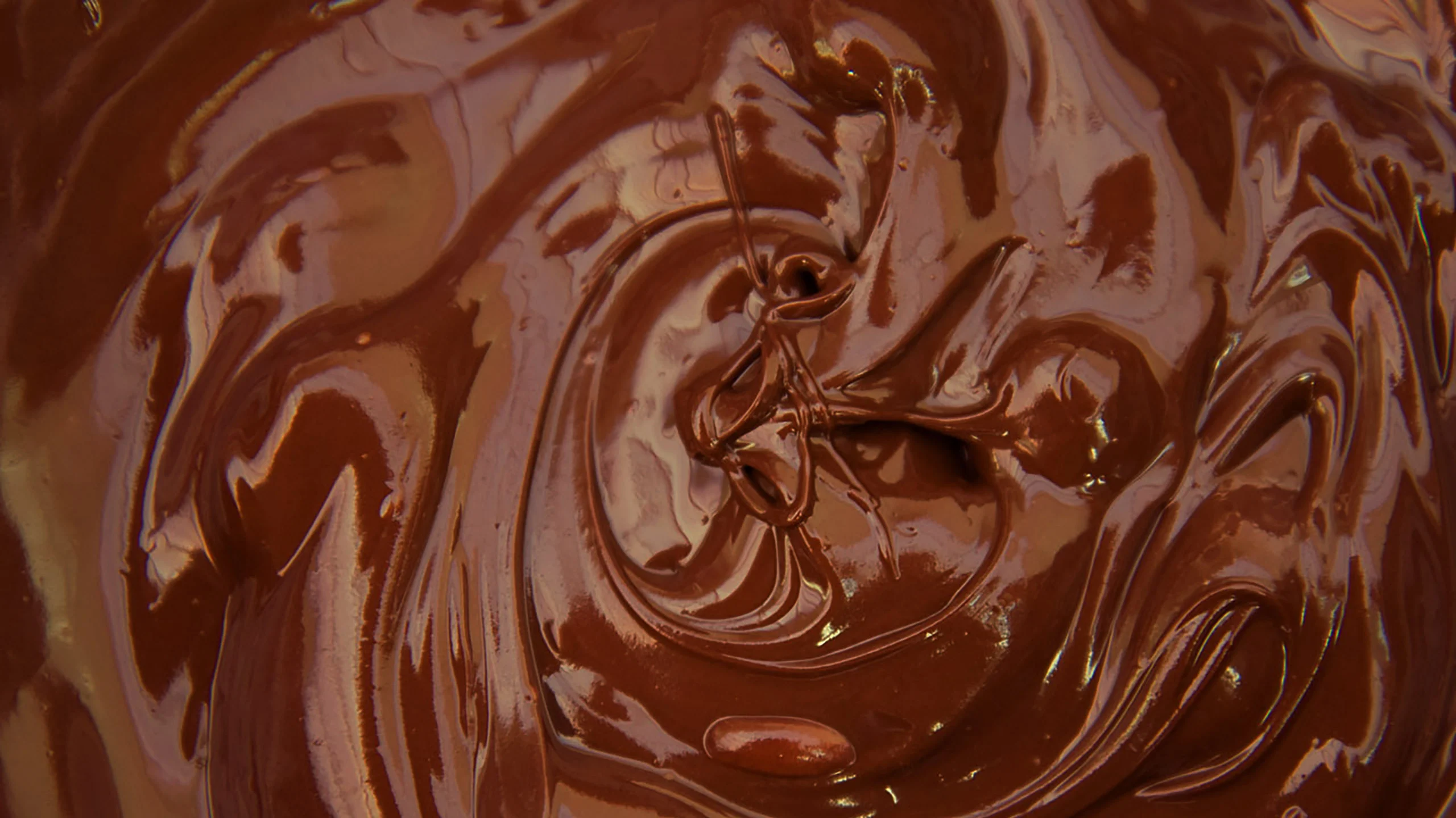 El derrame de una tonelada de chocolate que cubrió una calle de Alemania