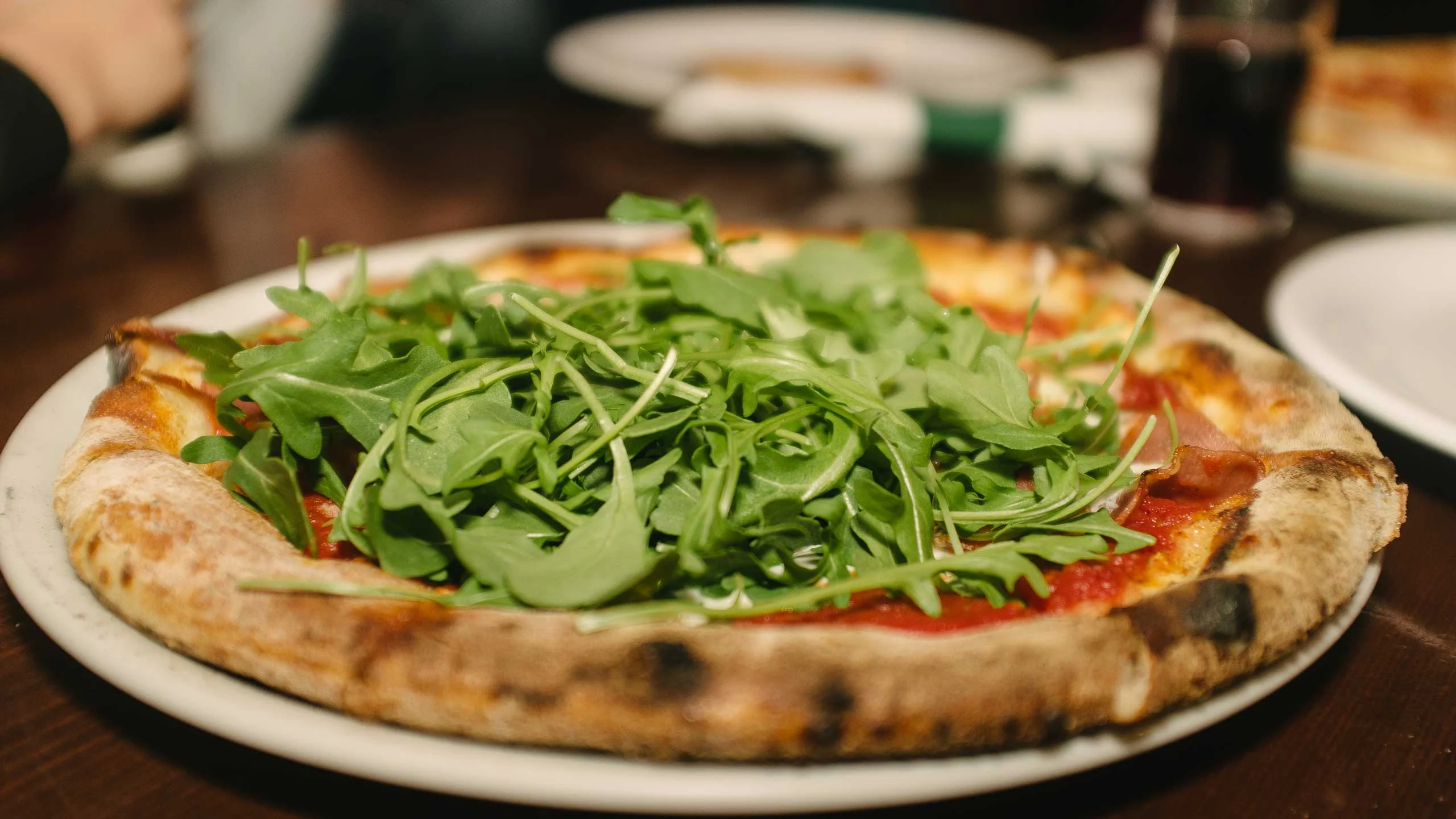 Un experto nos explicó cómo lograr la masa de pizza perfecta