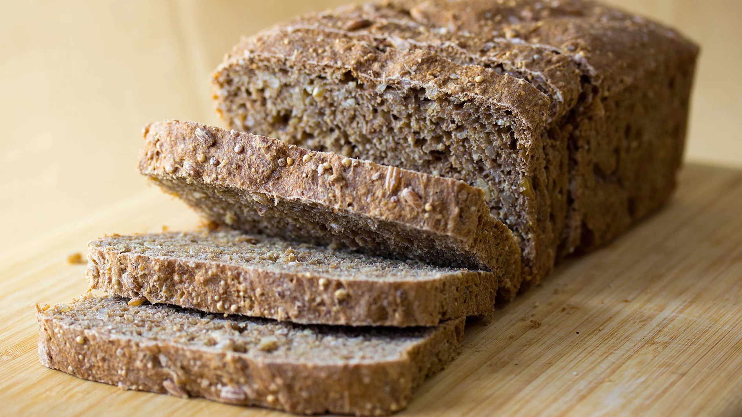 Científico asegura que el pan integral no es más sano que el blanco