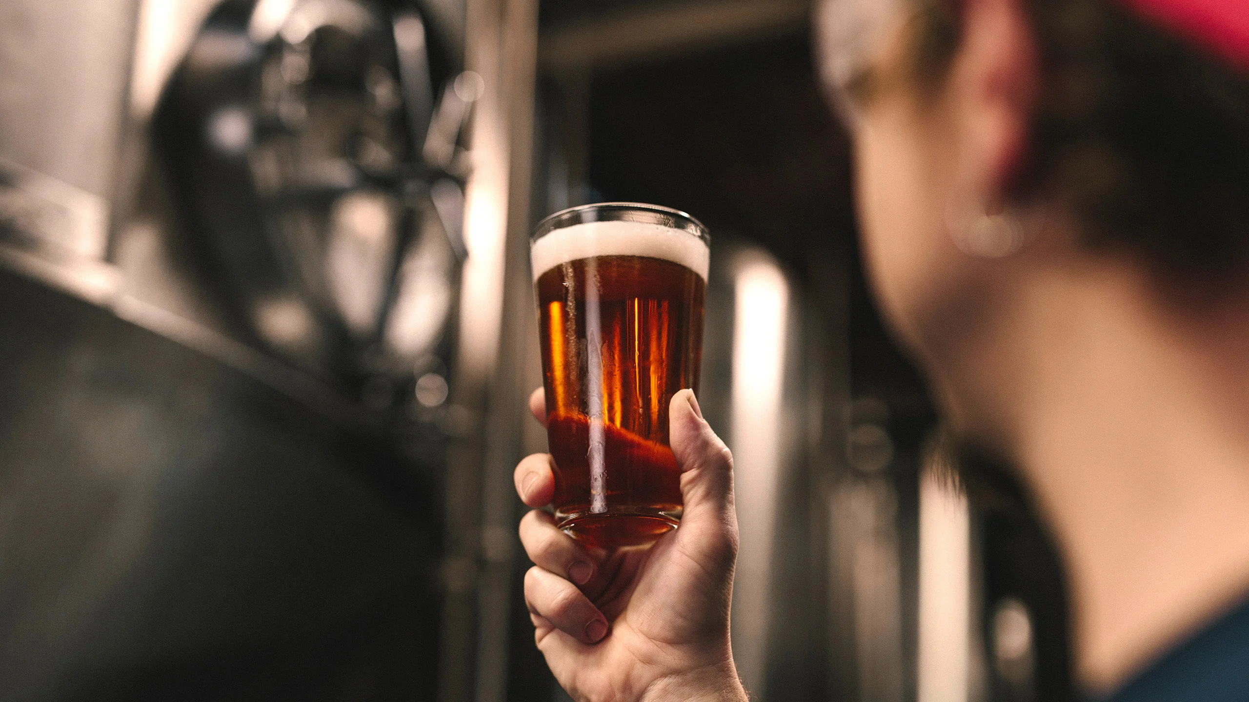 ¿Saber que una cerveza fue hecha por una mujer cambia tu percepción sobre ella?