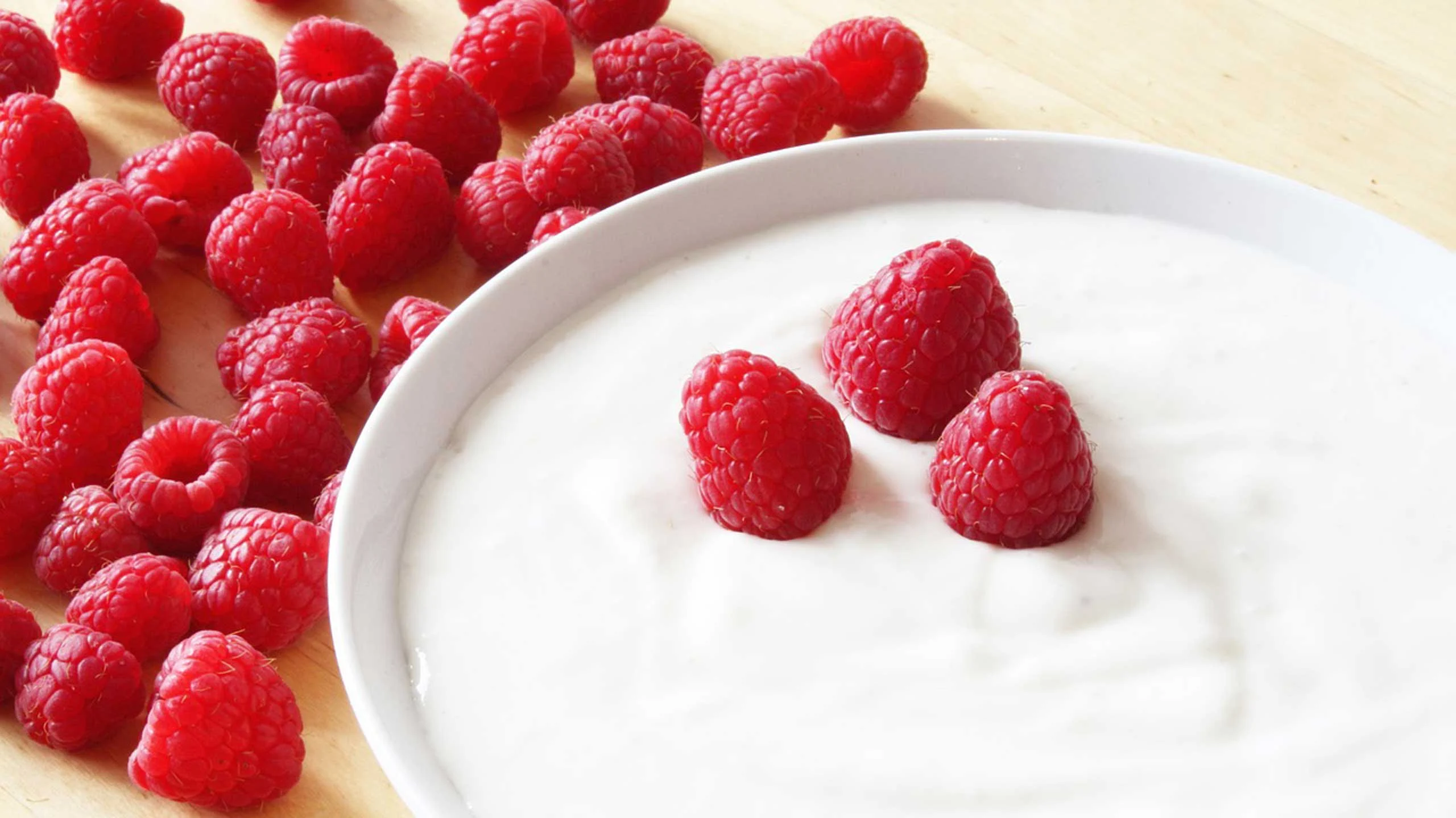 Tips y receta para hacer rendir el yogur griego en casa