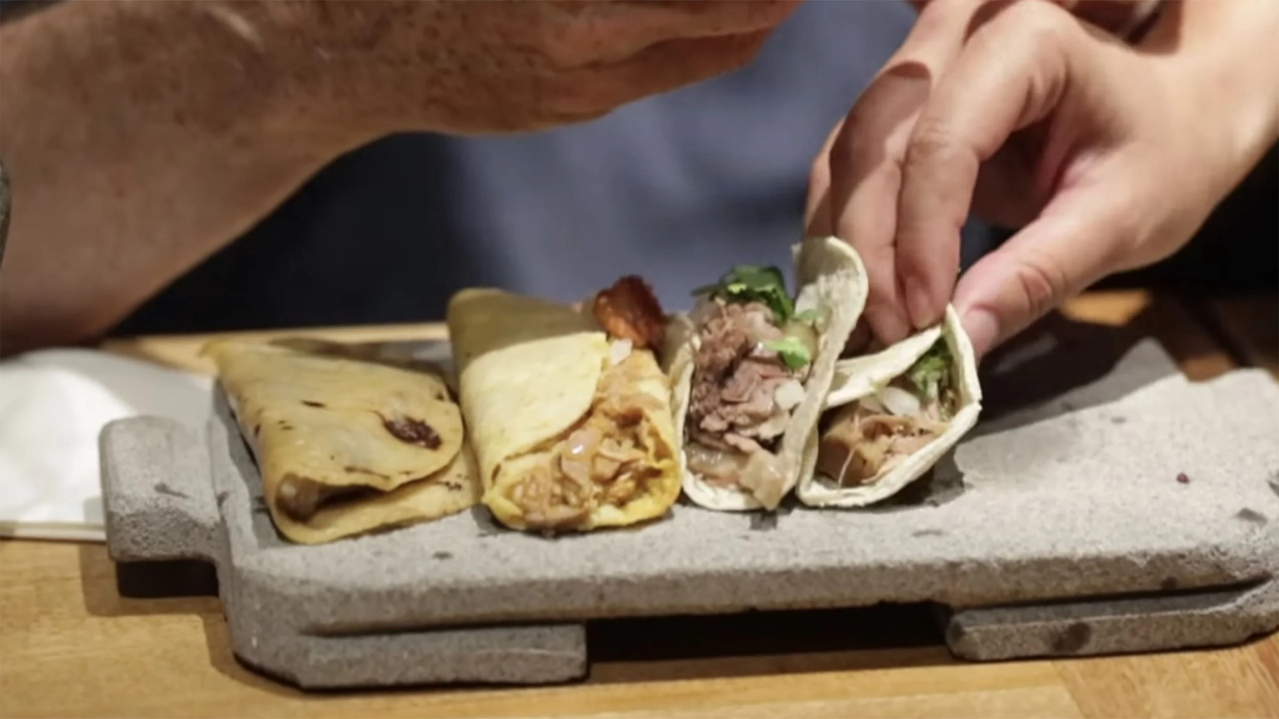 Rick Bayless intentó adivinar 5 tacos típicos mexicanos