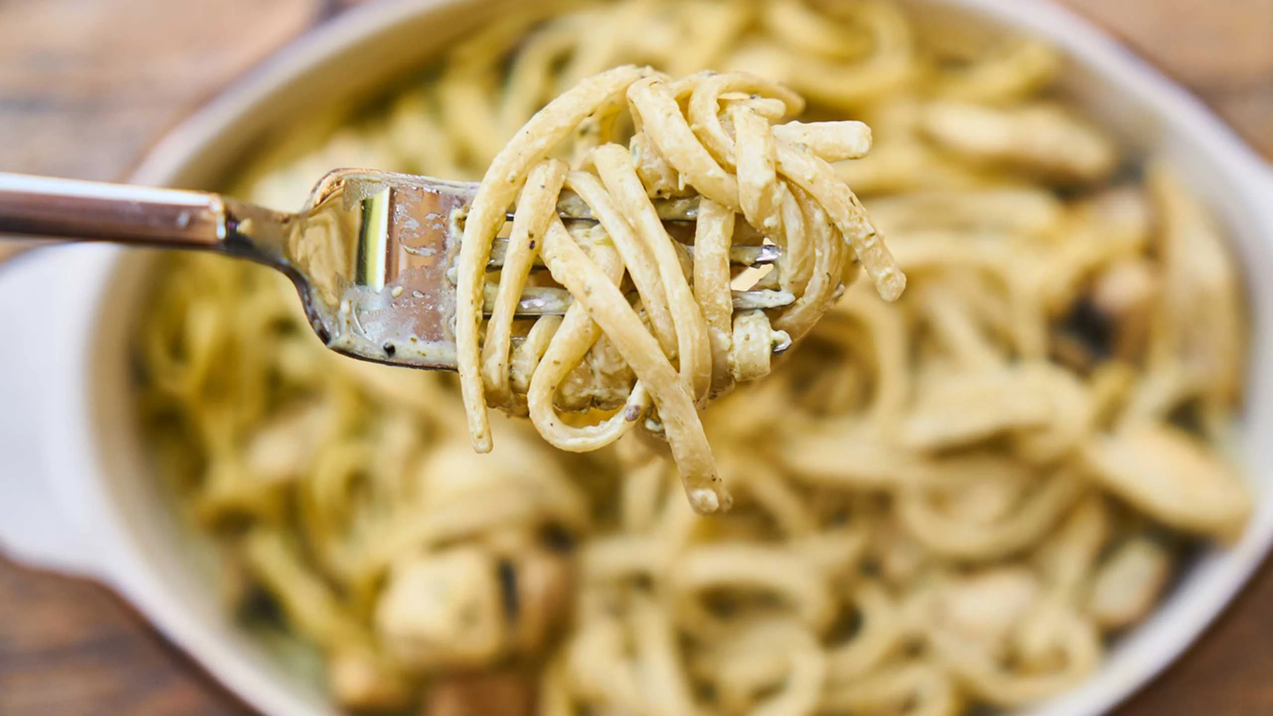 El spaghetti más cremoso comienza con mucha mantequilla