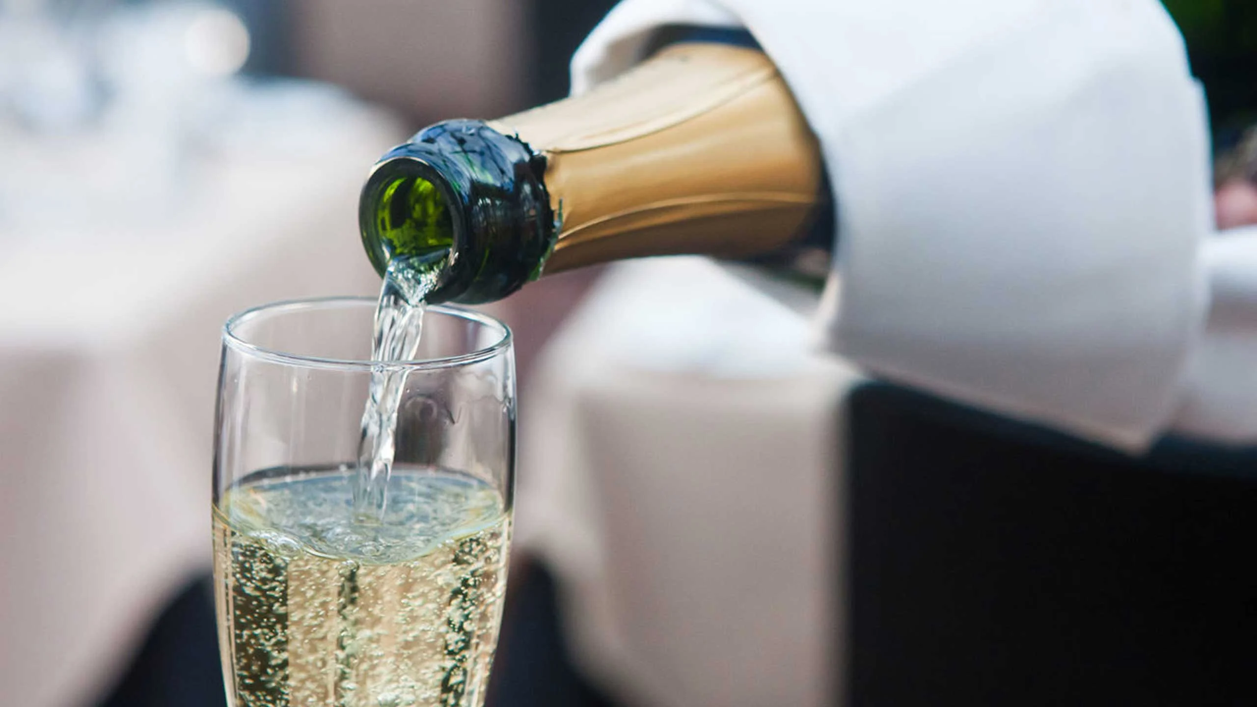 Una mujer de 108 años dice que la champaña es el secreto de su longevidad