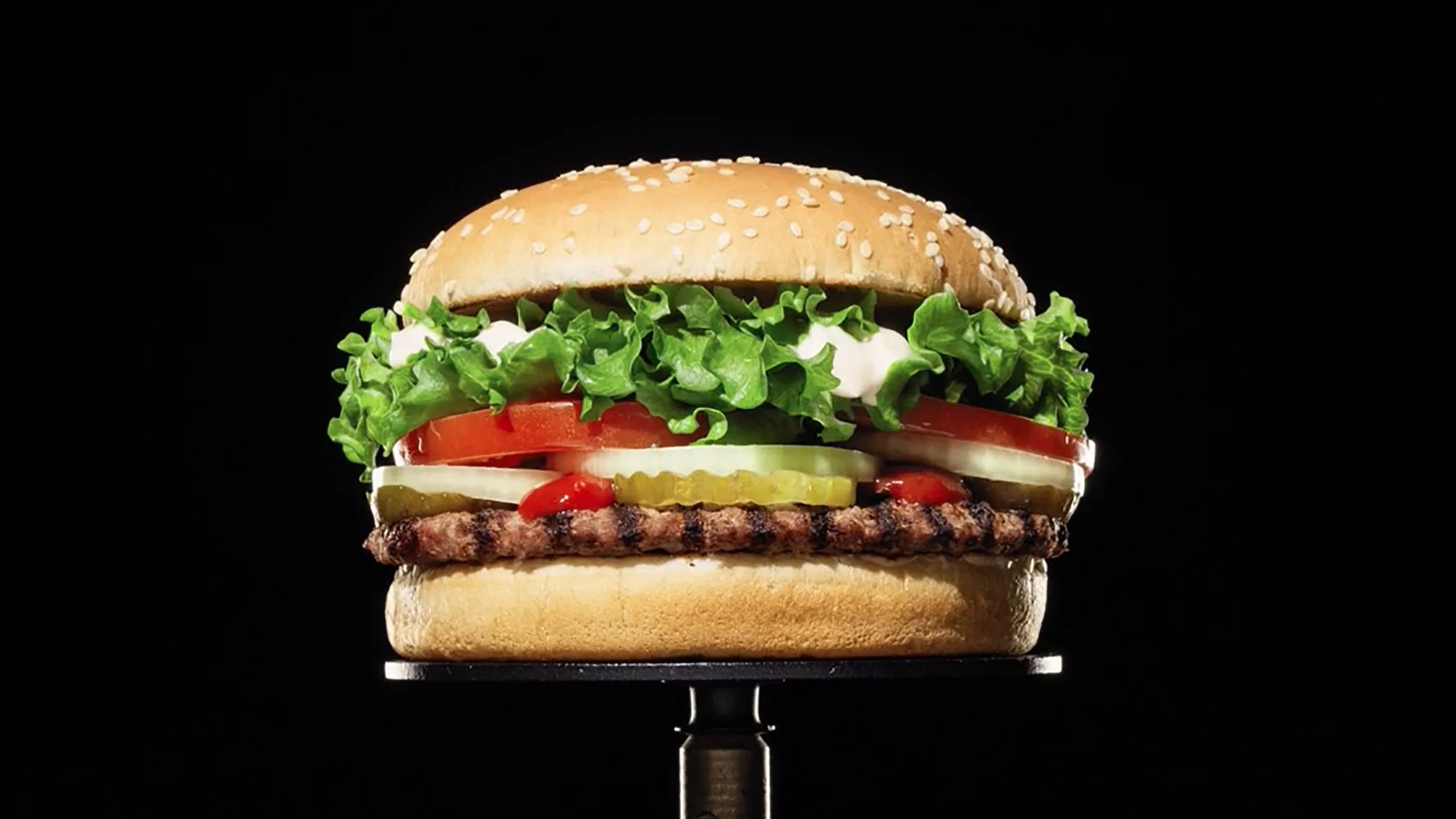 La nueva campaña de Burger King tiene una hamburguesa con moho