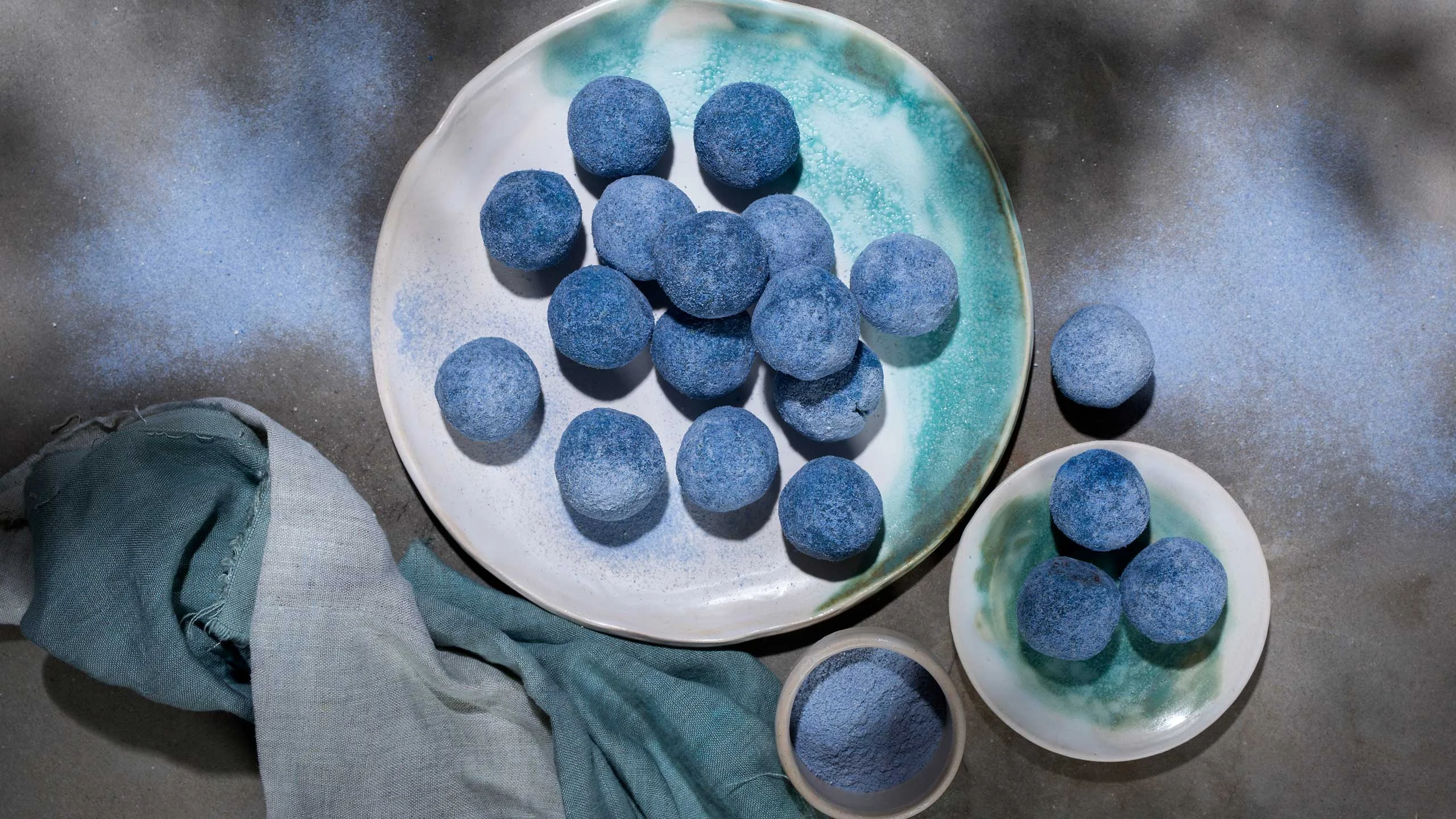 Energy balls de almendra con espirulina para un snack saludable
