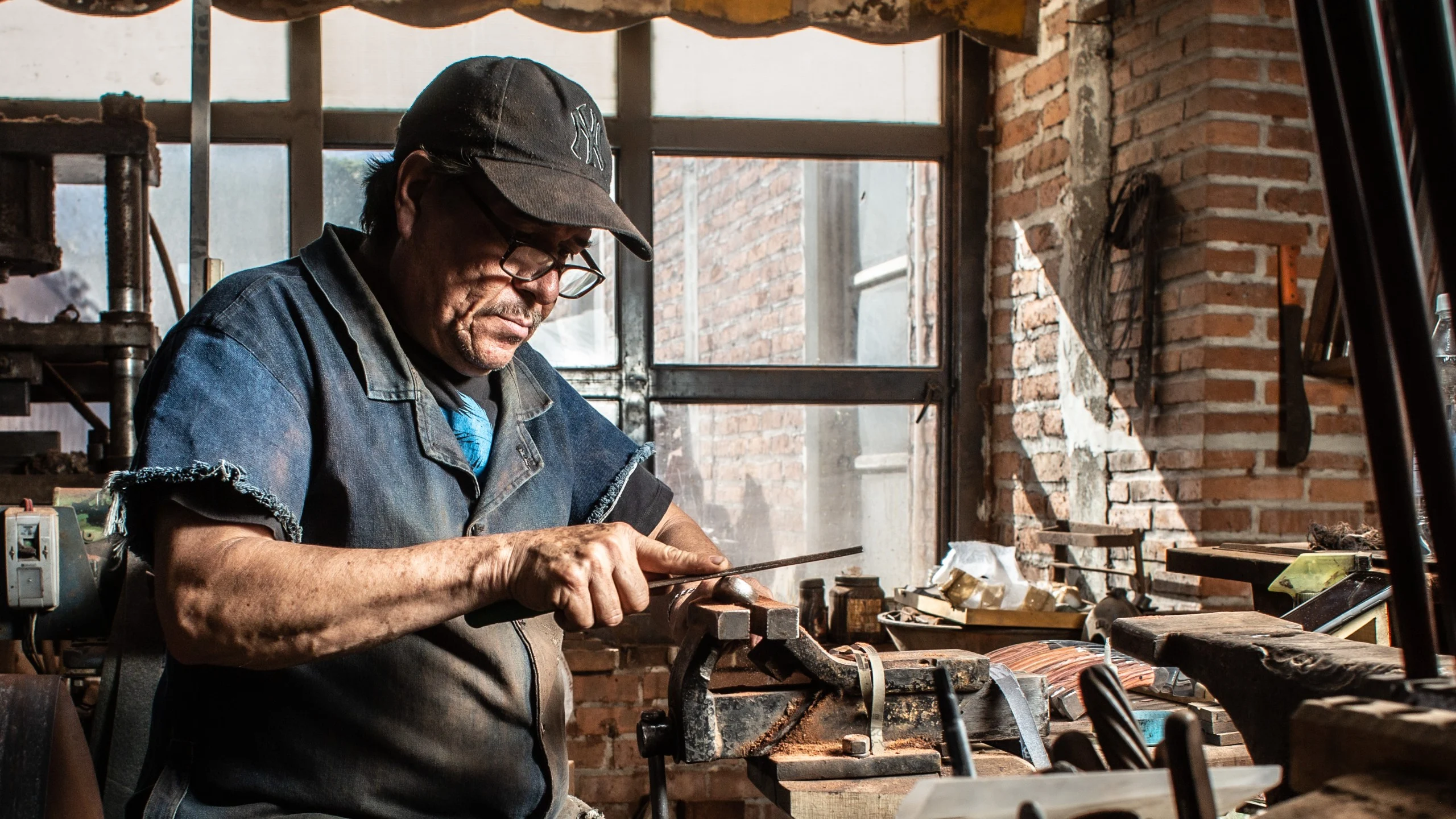 El mexicano que fabrica cuchillos que viajan a todo el mundo
