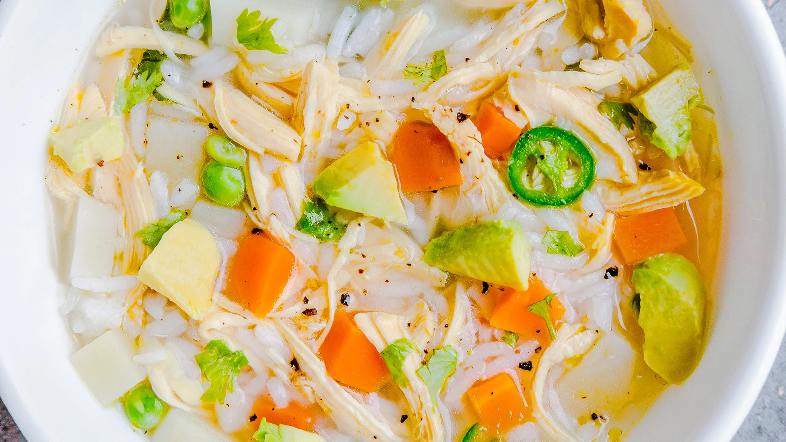 El caldo de pollo con verduras cura los resfriados, ¿mito o realidad?