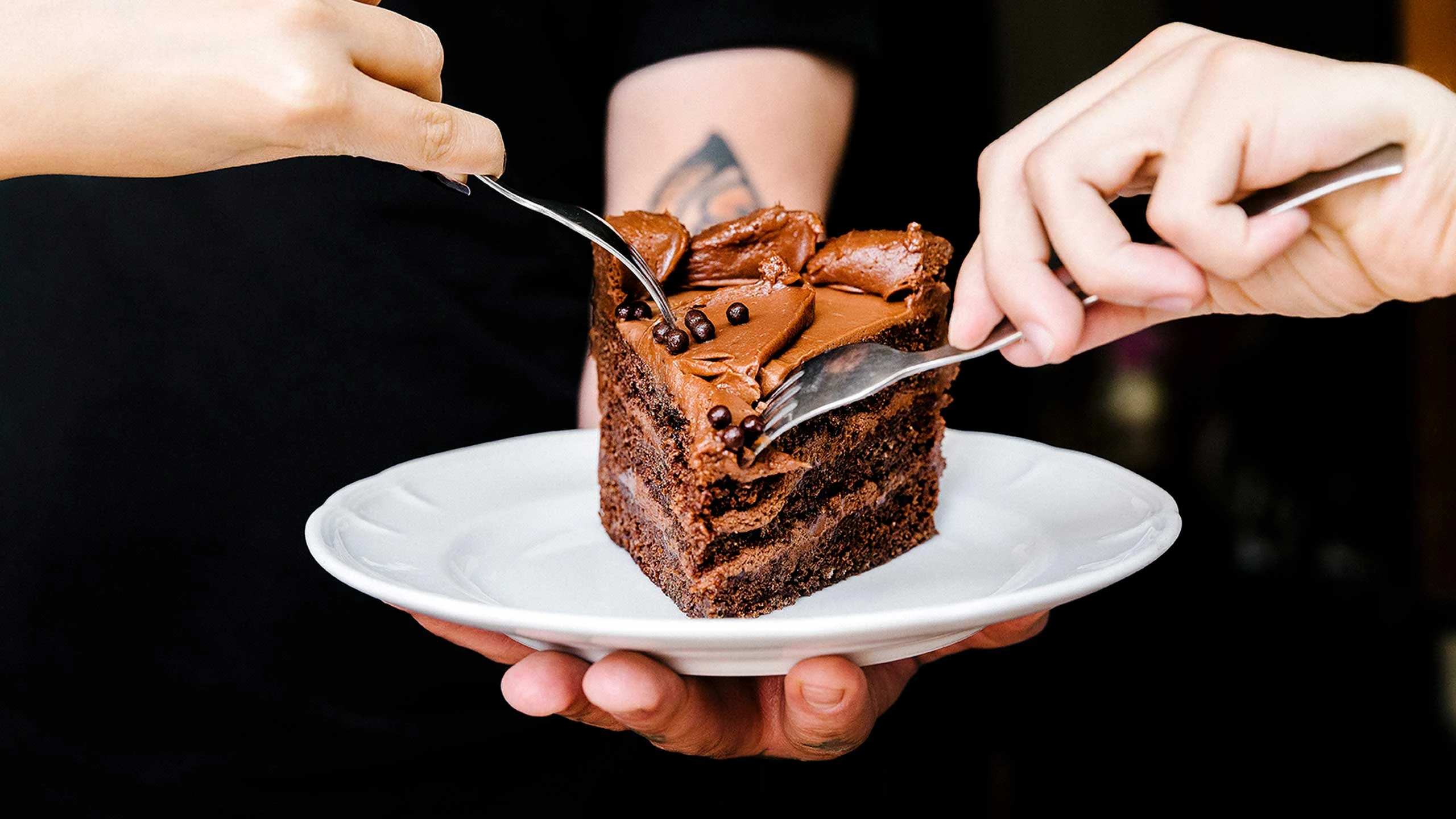 Aprende a preparar un pastel de chocolate sin azúcar