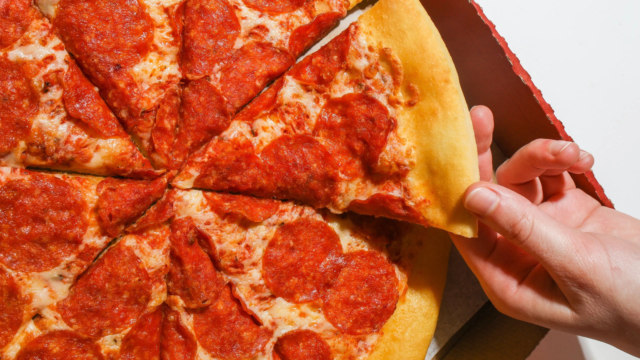 ¿Por qué deberías pensar dos veces antes de comer la pizza del día anterior?