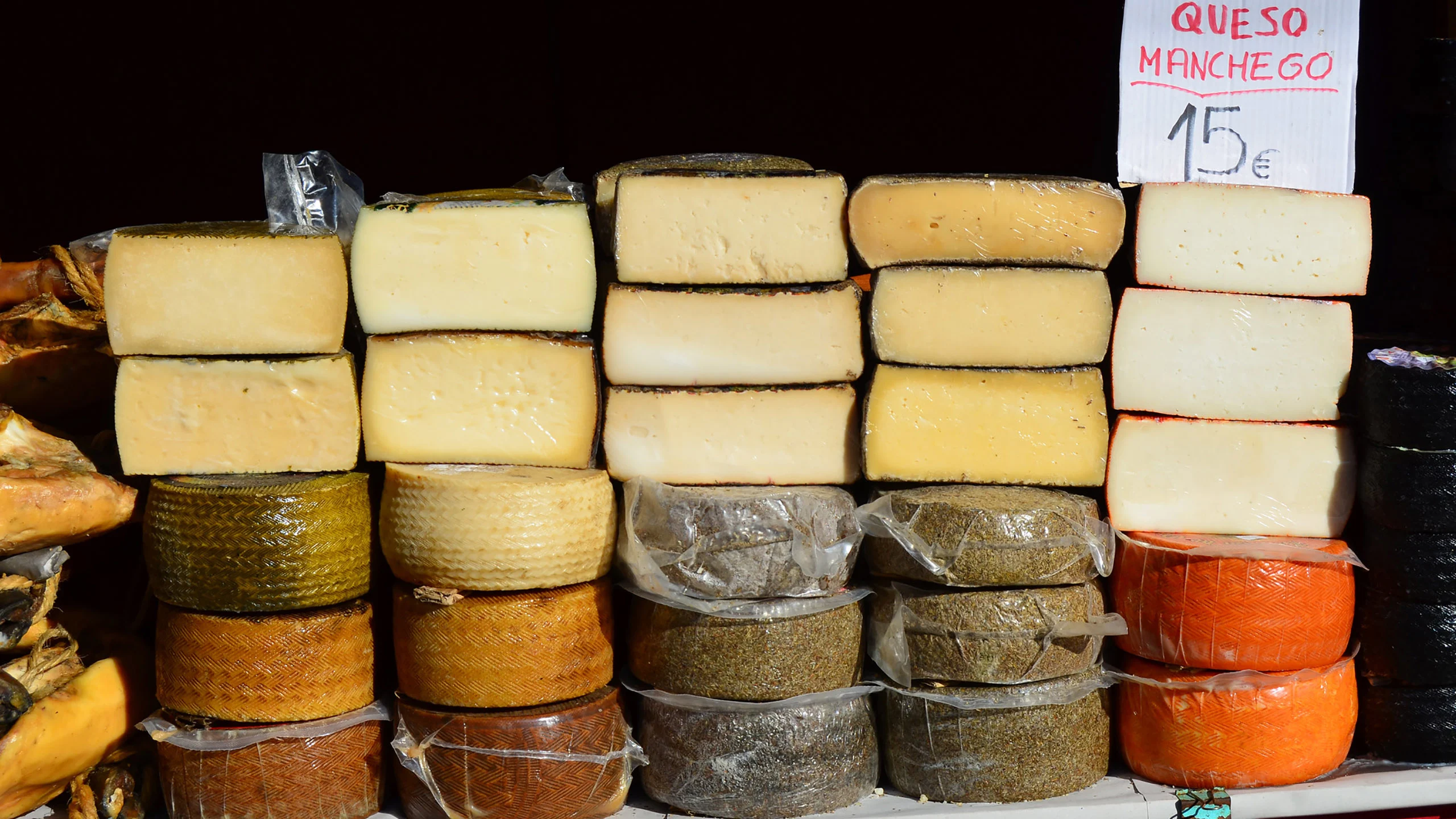 En 2021 no habrá etiquetas de quesos “tipo” manchego o parmesano