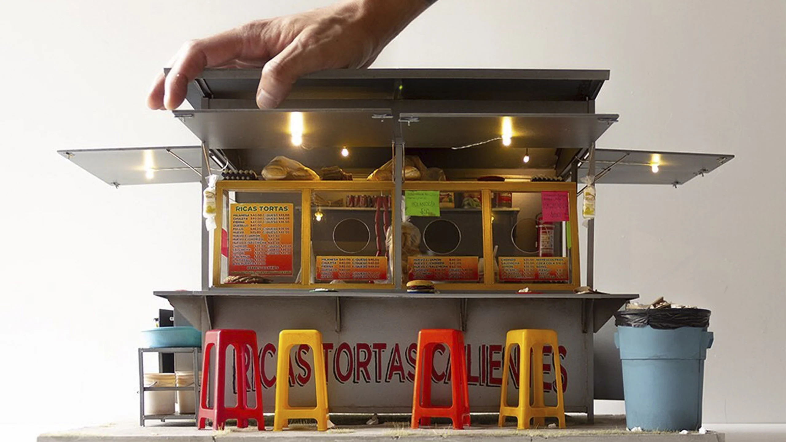 Este puesto de tortas miniatura recrea la esencia de los oficios mexicanos