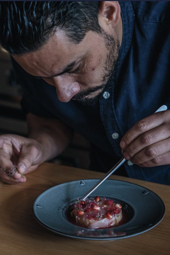 chef-Fernando Martínez Zavala-cocinando-migrante