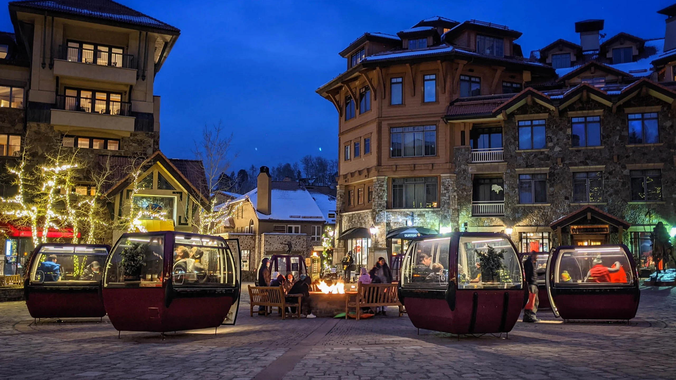 Renovarse o cerrar, este restaurante usa góndolas de esquí para ofrecer cenas privadas
