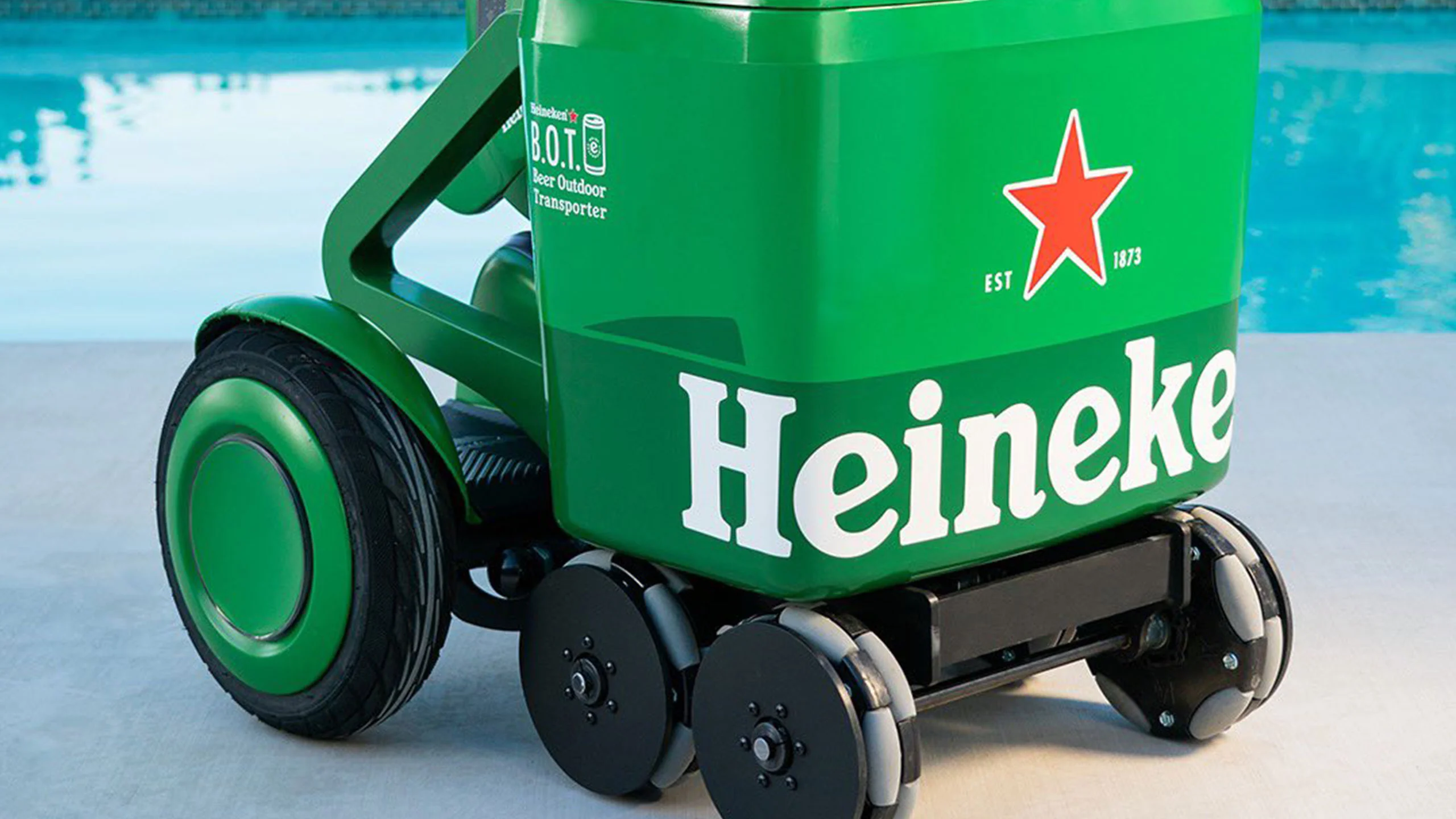 Conoce al Heineken Bot, el robot que te sigue con cerveza a donde vayas