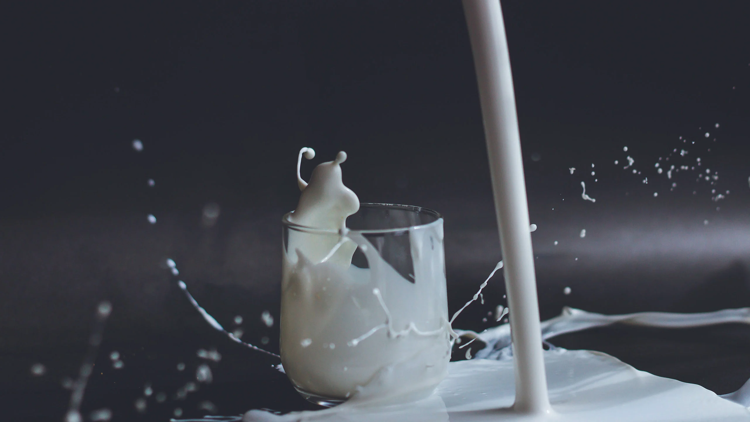 Científicos logran crear leche real sin utilizar animales