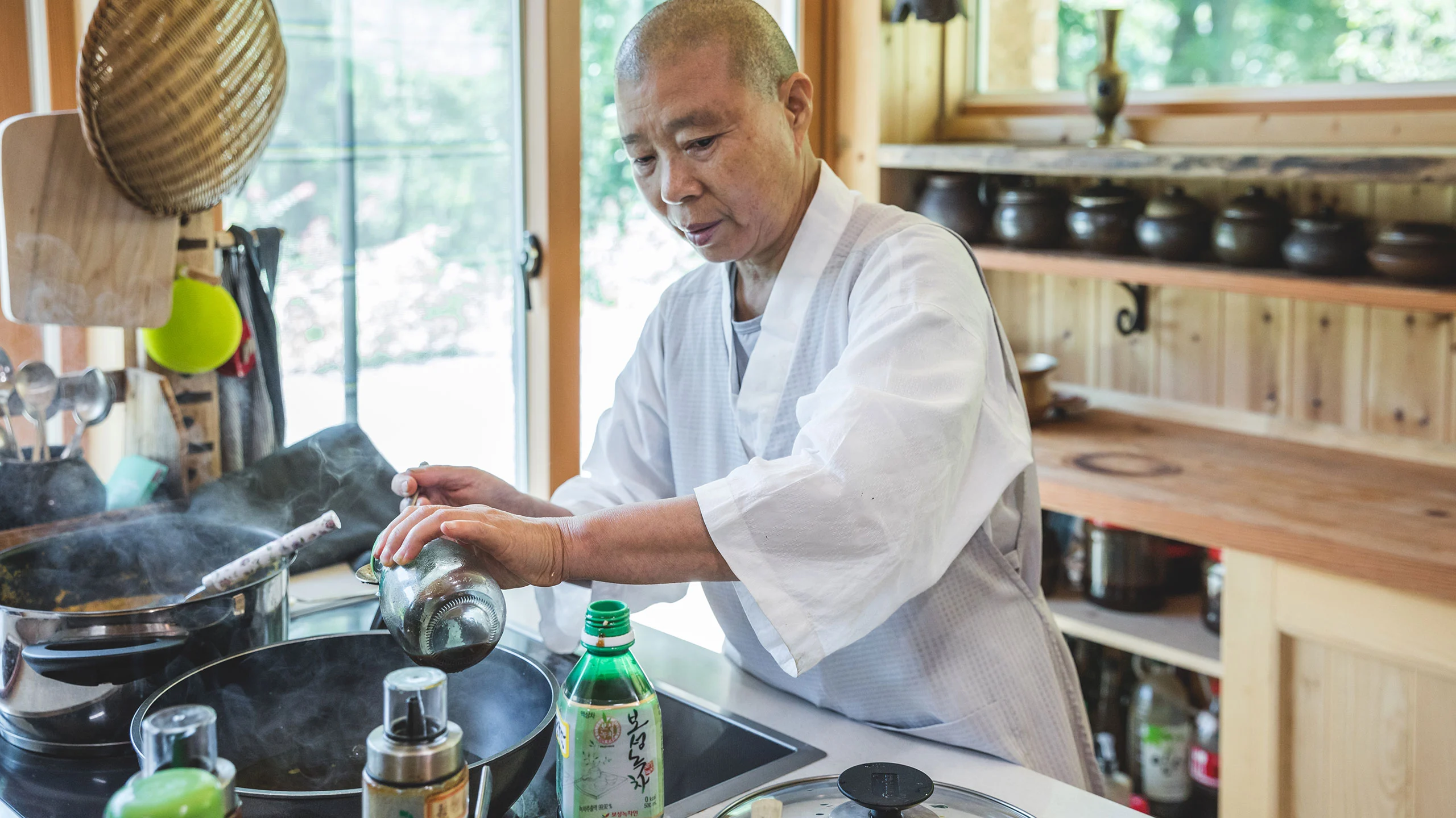 Conoce a Jeong Kwan la monja budista que promueve una cocina consciente