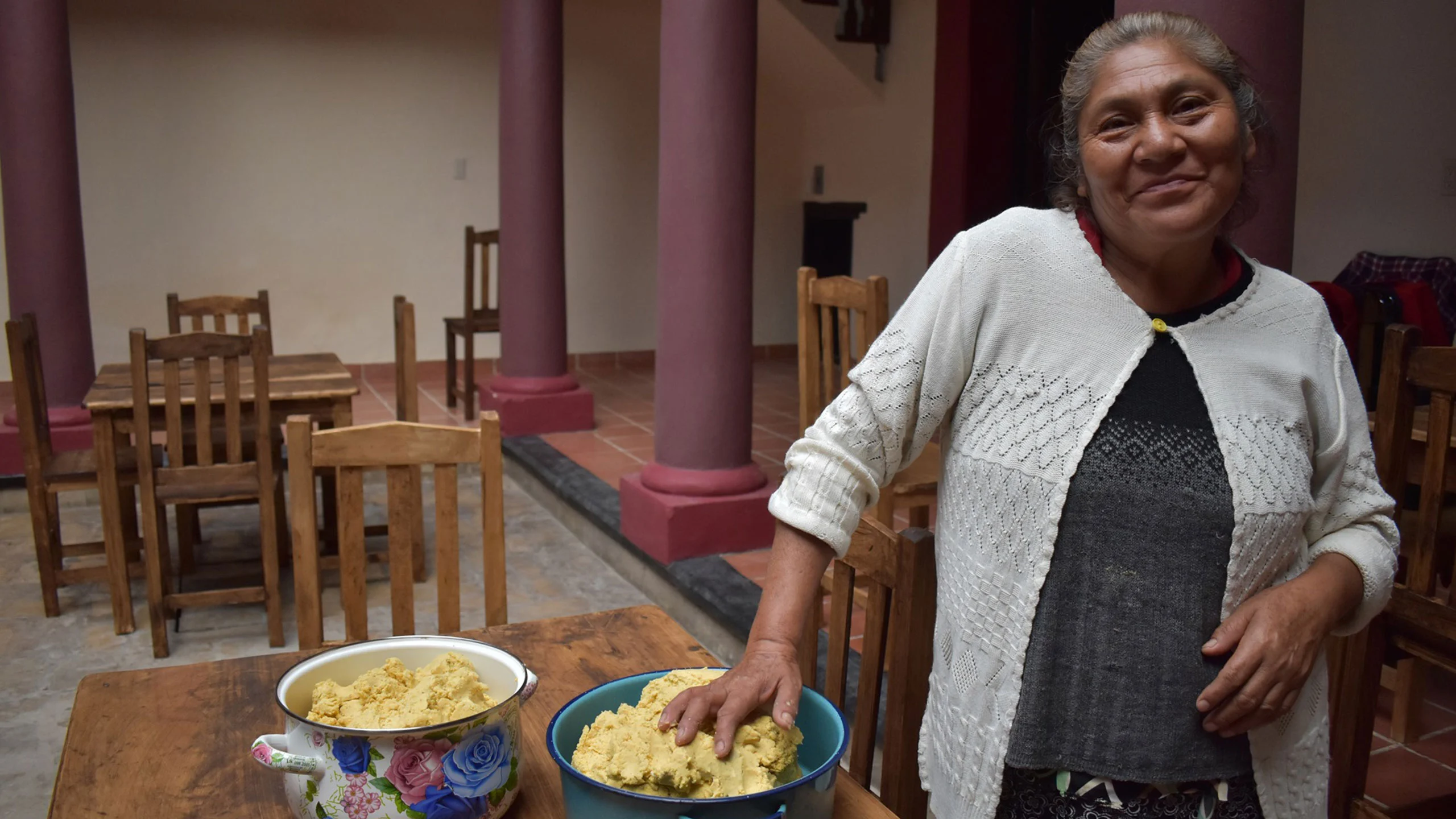 Mujeres indígenas huyen de la violencia y abren su propio restaurante en Chiapas