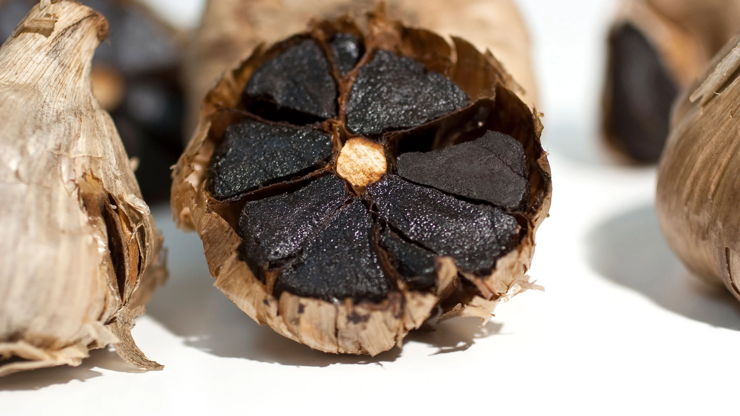 8 razones para comer ajo negro y cómo añadirlo a tu alimentación