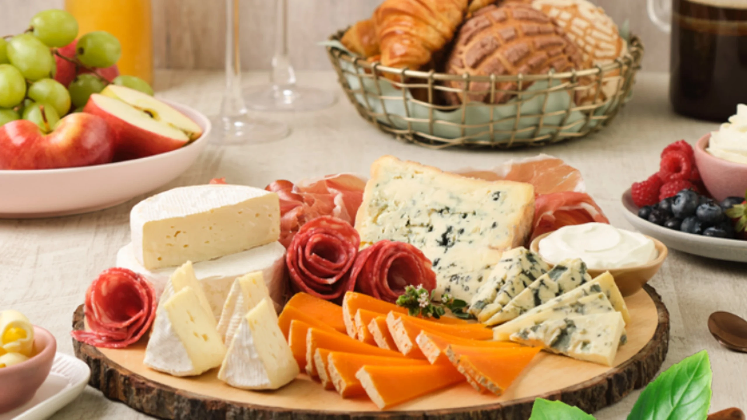 De Europa para el mundo: conoce estos cinco quesos europeos
