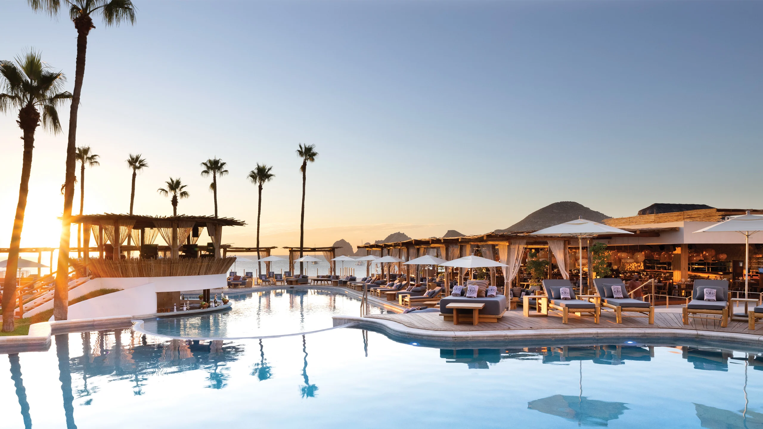 ME Cabo: un hotel que despertará tus sentidos en la playa