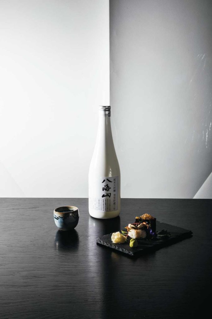 Hakkaisan Yukimuro es un sake se añeja bajo la nieve durante tres años, así que su sabor es muy limpio