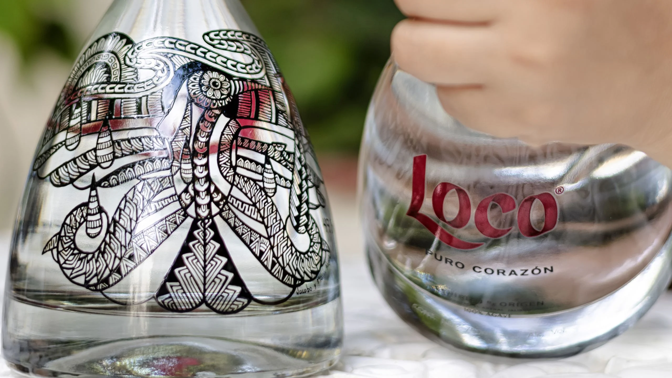 Loco Tequila lanza una botella en colaboración con Jacobo y María Ángeles