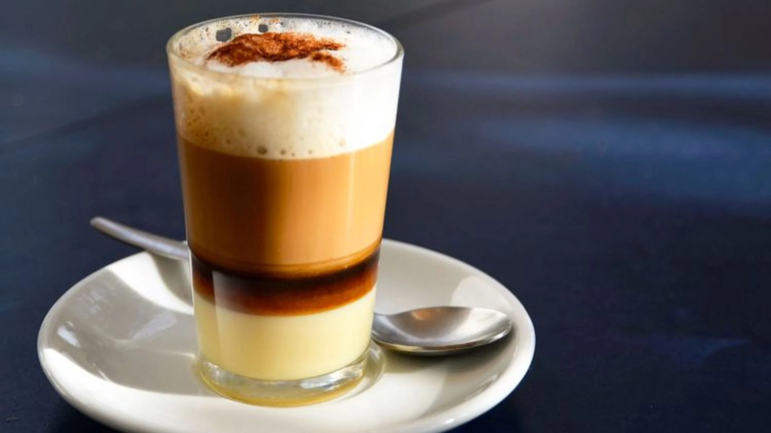Barraquito, la alternativa de las Islas Canarias al Espresso Martini
