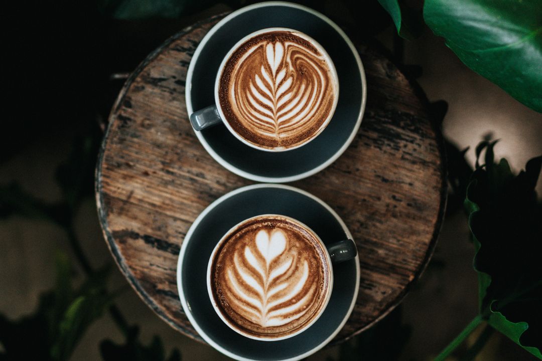 ¿Por qué el color de tu taza puede mejorar el sabor de tu café?