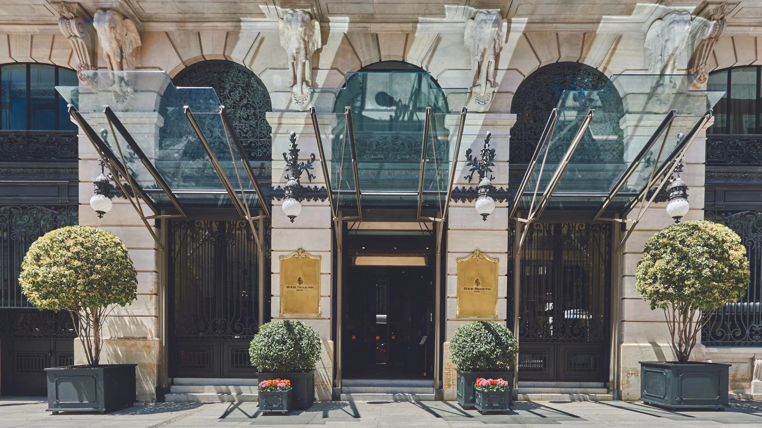 Four Seasons Hotel Madrid deslumbra en la capital española.