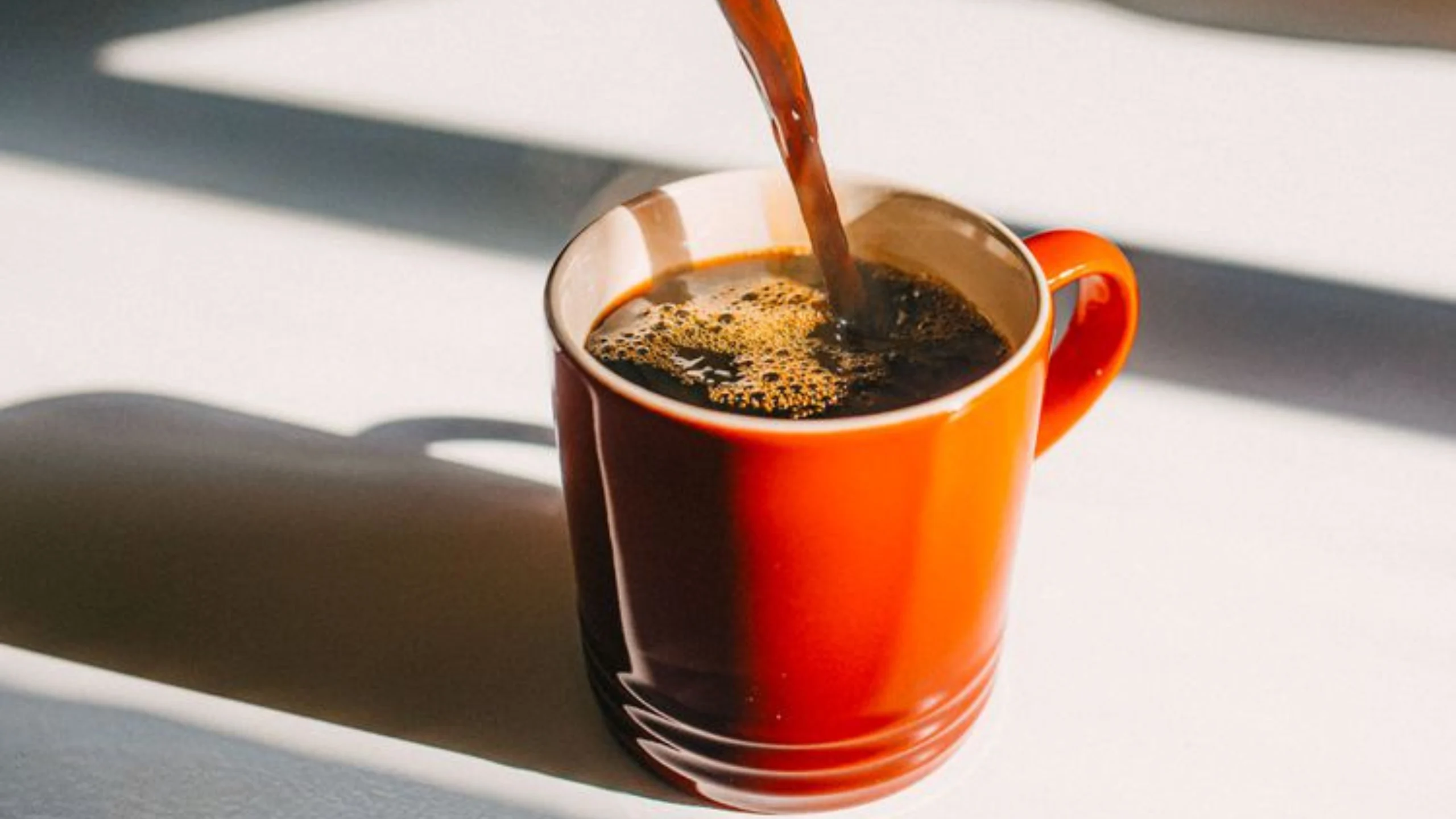 ¿El café descafeinado realmente es libre de cafeína?