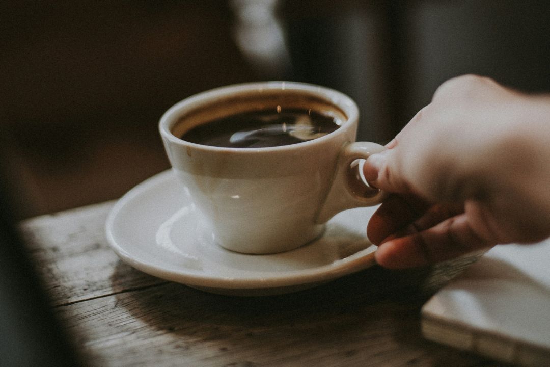 Tu amor por la cafeína puede ser la razón por la que te gusta el café negro