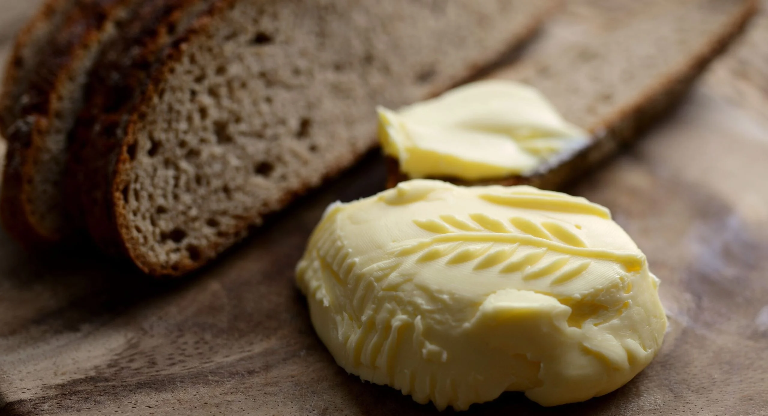 Qué es mejor para la salud: ¿la mantequilla o la margarina?