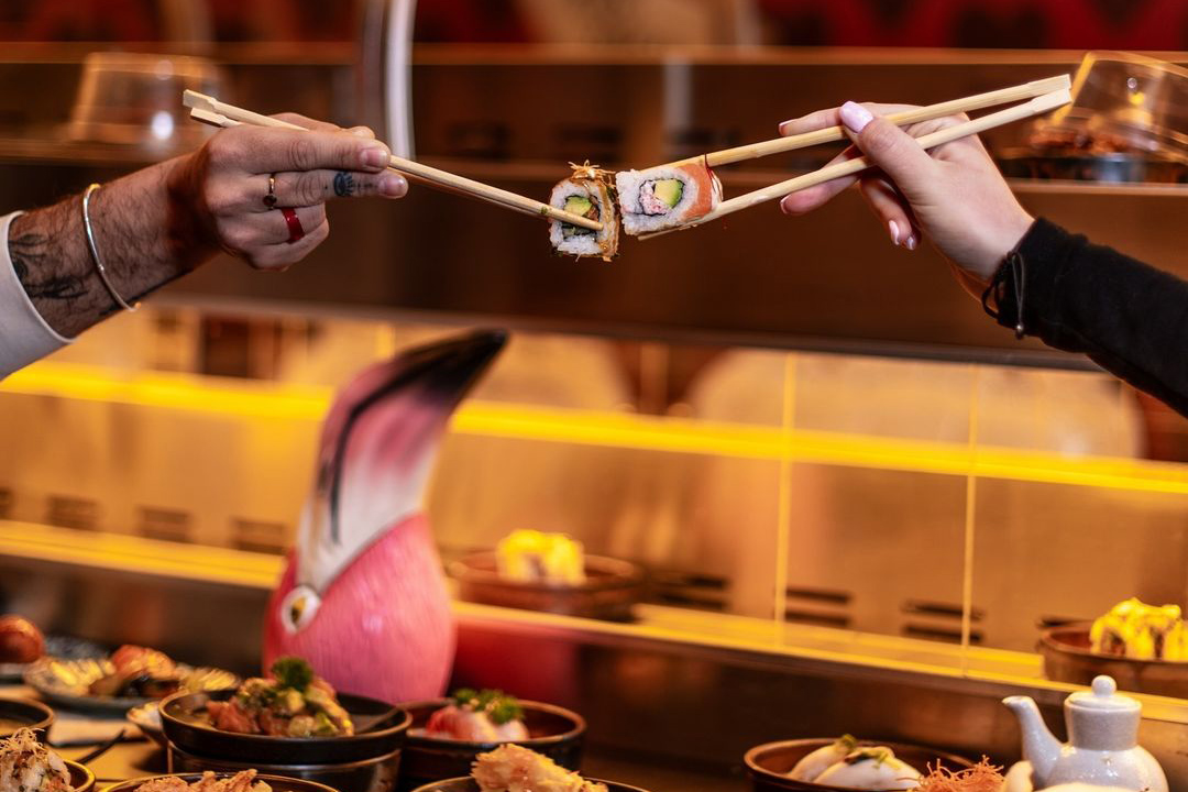 El restaurante temático de sushi en Madrid que está ambientado en 'Alicia en el país de las maravillas' 