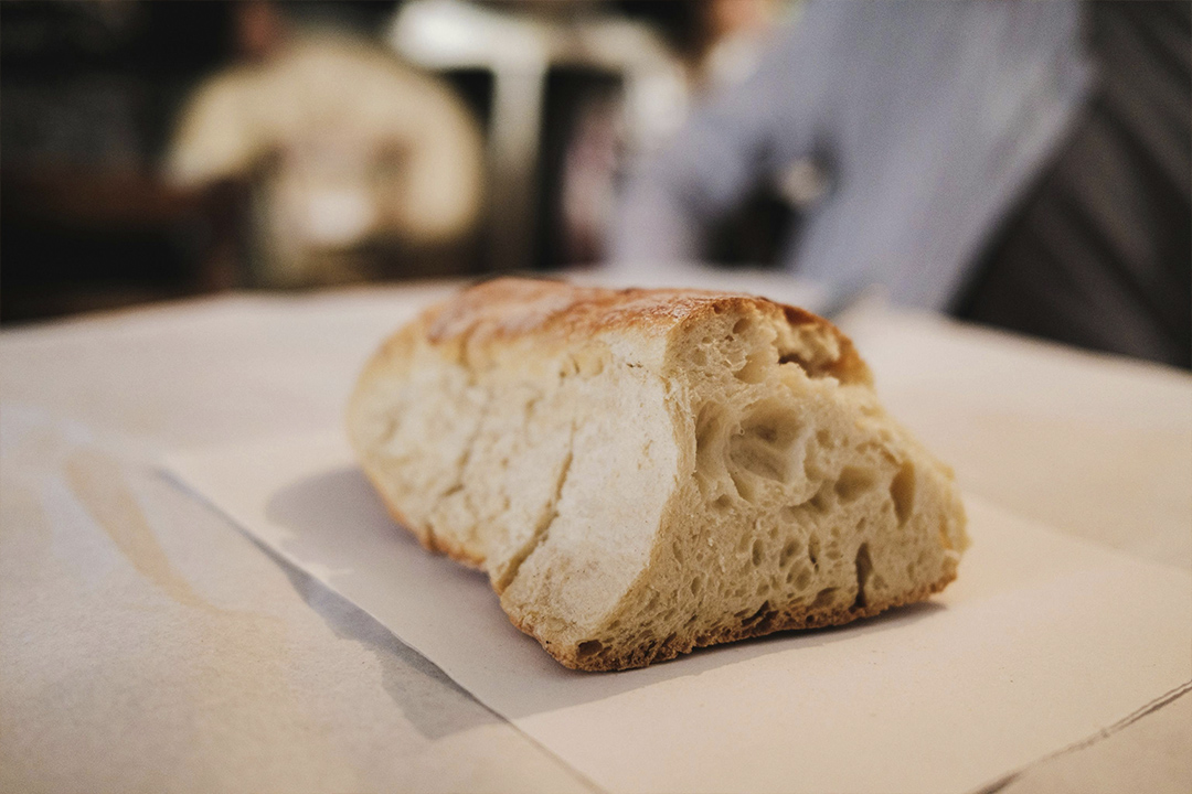 ¿Cómo hornear el pan más esponjoso en casa?