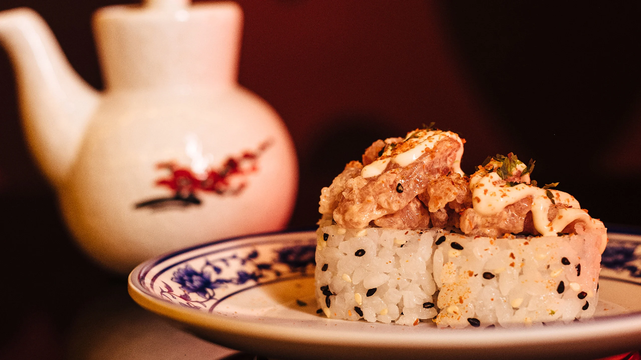 El restaurante temático de sushi en Madrid que está ambientado en “Alicia en el país de las maravillas”