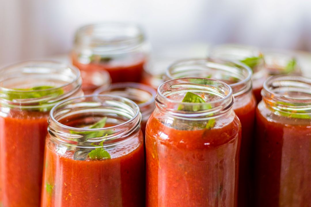 Cómo sacarle la acidez a la salsa de tomate
