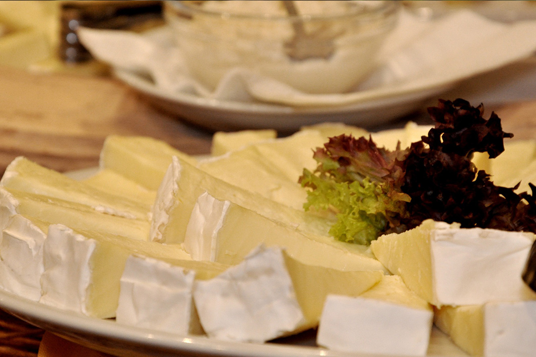 Qué vinos maridan mejor con el queso francés