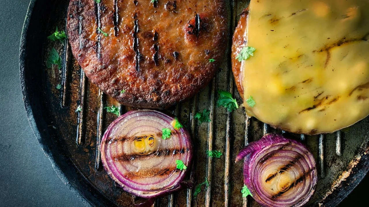 Prepara carne de hamburguesa vegetariana en casa